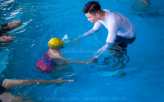 Lớp học bơi cho trẻ em trẻ tại Đà Nẵng hè 2018