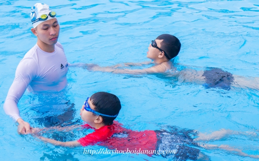 Lớp học bơi cho trẻ em tại Đà Nẵng năm 2019