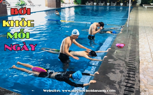Lớp học bơi dành cho gia đình tại khách sạn riverside Đà Nẵng năm 2019